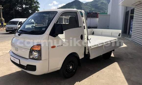 Buy Used Hyundai H200 White Car in Beitbridge in Matabeleland South Buy Used Hyundai H200 White Car in Beitbridge in Matabeleland South