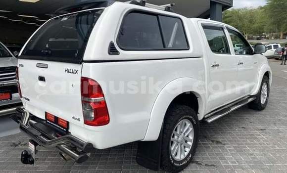 Buy Used Toyota Hilux White Car in Beitbridge in Matabeleland South Buy Used Toyota Hilux White Car in Beitbridge in Matabeleland South
