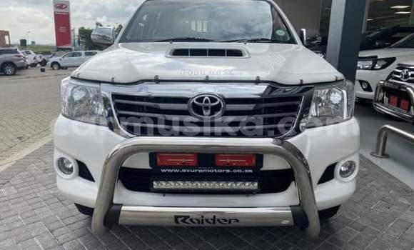 Buy Used Toyota Hilux White Car in Beitbridge in Matabeleland South Buy Used Toyota Hilux White Car in Beitbridge in Matabeleland South