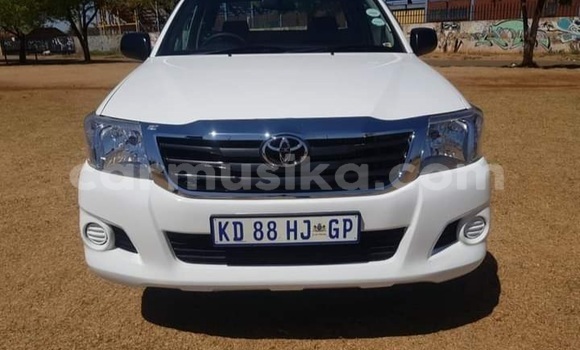 Tenga Tsaru Toyota Hilux Chena Mota in Beitbridge in Matabeleland South Tenga Tsaru Toyota Hilux Chena Mota in Beitbridge in Matabeleland South