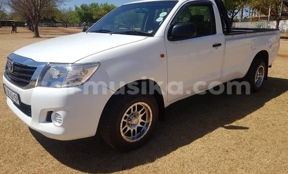 Tenga Tsaru Toyota Hilux Chena Mota in Beitbridge in Matabeleland South Tenga Tsaru Toyota Hilux Chena Mota in Beitbridge in Matabeleland South