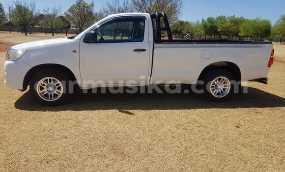 Tenga Tsaru Toyota Hilux Chena Mota in Beitbridge in Matabeleland South Tenga Tsaru Toyota Hilux Chena Mota in Beitbridge in Matabeleland South
