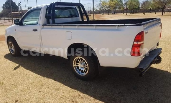 Tenga Tsaru Toyota Hilux Chena Mota in Beitbridge in Matabeleland South Tenga Tsaru Toyota Hilux Chena Mota in Beitbridge in Matabeleland South