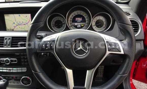 Acheter Occasion Voiture Mercedes‒Benz C-klasse Rouge à Beitbridge, Matabeleland South Acheter Occasion Voiture Mercedes‒Benz C-klasse Rouge à Beitbridge, Matabeleland South