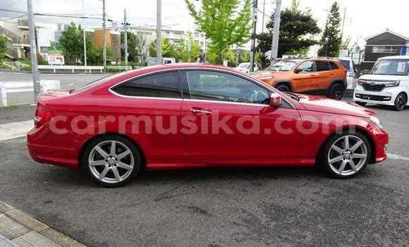 Acheter Occasion Voiture Mercedes‒Benz C-klasse Rouge à Beitbridge, Matabeleland South Acheter Occasion Voiture Mercedes‒Benz C-klasse Rouge à Beitbridge, Matabeleland South