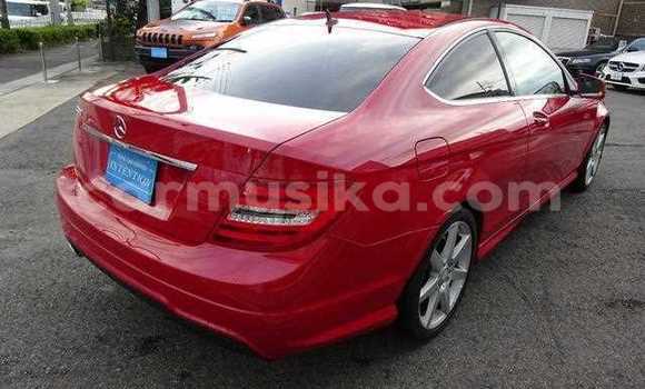 Acheter Occasion Voiture Mercedes‒Benz C-klasse Rouge à Beitbridge, Matabeleland South Acheter Occasion Voiture Mercedes‒Benz C-klasse Rouge à Beitbridge, Matabeleland South