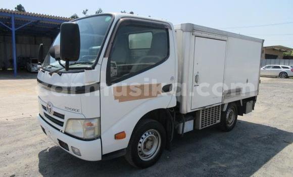 Nunua Ilio tumika Toyota LITEACE Nyeupe Lori ndani ya Beitbridge nchini Matabeleland Kusini