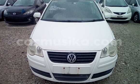 Nunua Ilio tumika Volkswagen Polo Nyeupe Gari ndani ya Beitbridge nchini Matabeleland Kusini