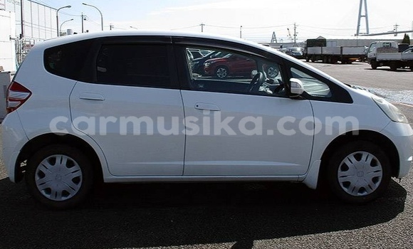 Nunua Ilio tumika Honda Fit Nyeupe Gari ndani ya Beitbridge nchini Matabeleland Kusini Nunua Ilio tumika Honda Fit Nyeupe Gari ndani ya Beitbridge nchini Matabeleland Kusini