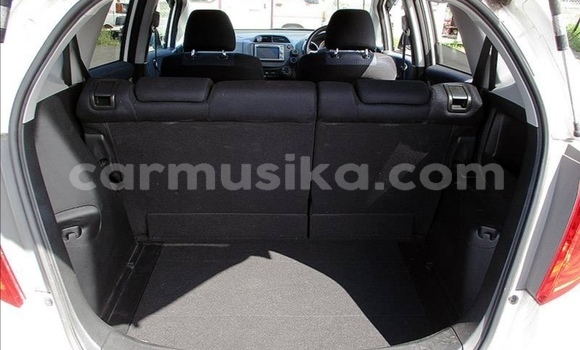 Nunua Ilio tumika Honda Fit Nyeupe Gari ndani ya Beitbridge nchini Matabeleland Kusini Nunua Ilio tumika Honda Fit Nyeupe Gari ndani ya Beitbridge nchini Matabeleland Kusini