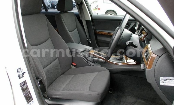 Tenga Tsaru BMW 3–Series Chena Mota in Beitbridge in Matabeleland South Tenga Tsaru BMW 3–Series Chena Mota in Beitbridge in Matabeleland South