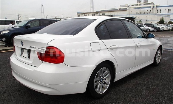 Tenga Tsaru BMW 3–Series Chena Mota in Beitbridge in Matabeleland South Tenga Tsaru BMW 3–Series Chena Mota in Beitbridge in Matabeleland South