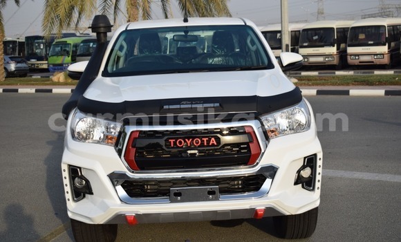 Nunua Ilio tumika Toyota Hiluxe Revo Nyeupe Gari ndani ya Beitbridge nchini Matabeleland Kusini Nunua Ilio tumika Toyota Hiluxe Revo Nyeupe Gari ndani ya Beitbridge nchini Matabeleland Kusini
