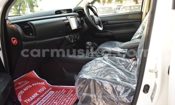 Nunua Ilio tumika Toyota Hiluxe Revo Nyeupe Gari ndani ya Beitbridge nchini Matabeleland Kusini Nunua Ilio tumika Toyota Hiluxe Revo Nyeupe Gari ndani ya Beitbridge nchini Matabeleland Kusini