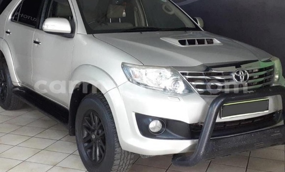 Nunua Ilio tumika Toyota Fortuner Beige Gari ndani ya Beitbridge nchini Matabeleland Kusini