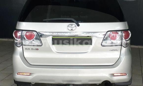Nunua Ilio tumika Toyota Fortuner Beige Gari ndani ya Beitbridge nchini Matabeleland Kusini Nunua Ilio tumika Toyota Fortuner Beige Gari ndani ya Beitbridge nchini Matabeleland Kusini