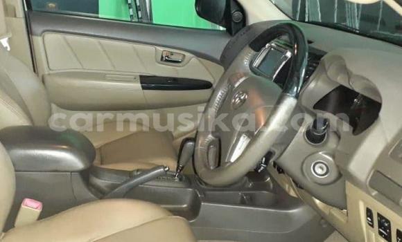 Nunua Ilio tumika Toyota Fortuner Beige Gari ndani ya Beitbridge nchini Matabeleland Kusini Nunua Ilio tumika Toyota Fortuner Beige Gari ndani ya Beitbridge nchini Matabeleland Kusini