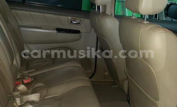 Nunua Ilio tumika Toyota Fortuner Beige Gari ndani ya Beitbridge nchini Matabeleland Kusini Nunua Ilio tumika Toyota Fortuner Beige Gari ndani ya Beitbridge nchini Matabeleland Kusini