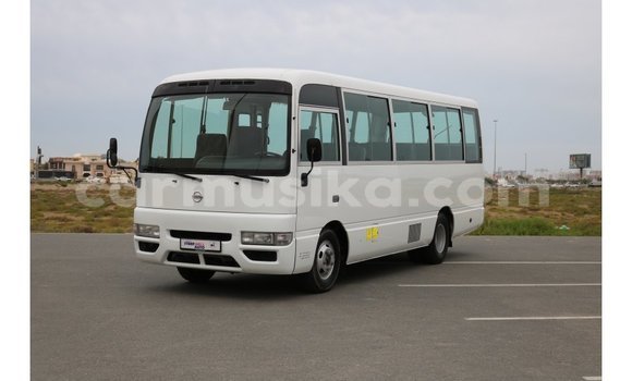 Nunua Imported Nissan Evalia Nyeupe Lori ndani ya Import - Dubai nchini Harare