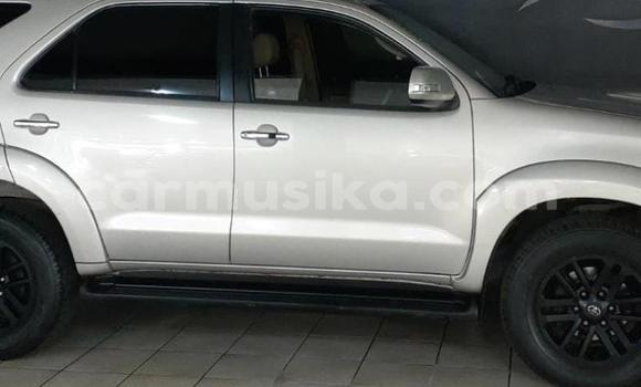 Nunua Ilio tumika Toyota Fortuner Beige Gari ndani ya Beitbridge nchini Matabeleland Kusini Nunua Ilio tumika Toyota Fortuner Beige Gari ndani ya Beitbridge nchini Matabeleland Kusini