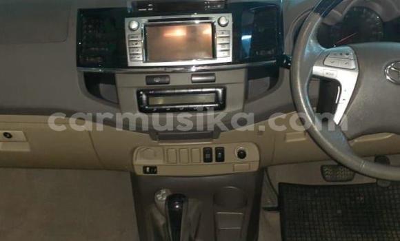 Nunua Ilio tumika Toyota Fortuner Beige Gari ndani ya Beitbridge nchini Matabeleland Kusini Nunua Ilio tumika Toyota Fortuner Beige Gari ndani ya Beitbridge nchini Matabeleland Kusini