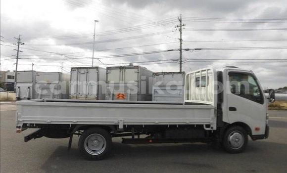 Acheter Occasion Utilitaire Toyota Dyna Blanc à Beitbridge, Matabeleland South Acheter Occasion Utilitaire Toyota Dyna Blanc à Beitbridge, Matabeleland South