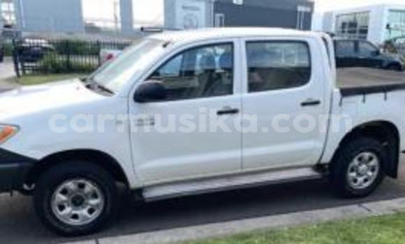 Tenga Tsaru Toyota Hilux Chena Mota in Beitbridge in Matabeleland South Tenga Tsaru Toyota Hilux Chena Mota in Beitbridge in Matabeleland South