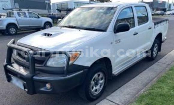 Tenga Tsaru Toyota Hilux Chena Mota in Beitbridge in Matabeleland South Tenga Tsaru Toyota Hilux Chena Mota in Beitbridge in Matabeleland South