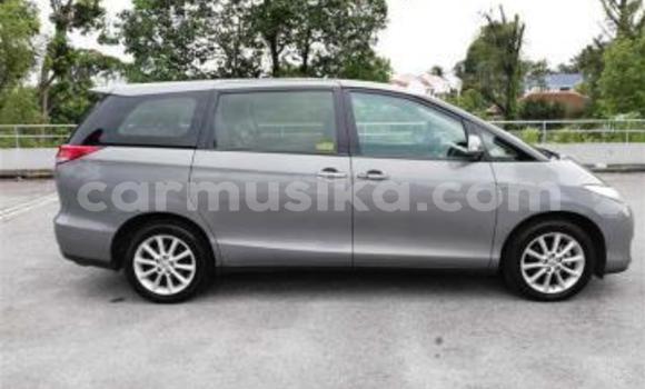 Nunua Ilio tumika Toyota Previa Fedha Gari ndani ya Beitbridge nchini Matabeleland Kusini Nunua Ilio tumika Toyota Previa Fedha Gari ndani ya Beitbridge nchini Matabeleland Kusini