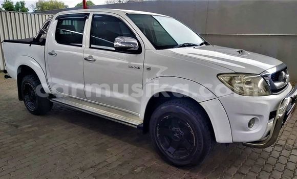 Buy Used Toyota Hilux White Car in Bulawayo in Bulawayo