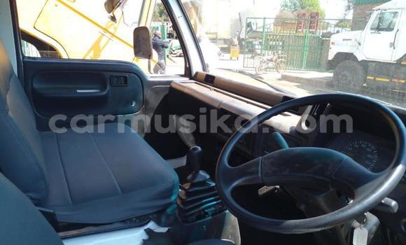 Acheter Occasion Utilitaire Nissan UD Blanc à Bulawayo, Bulawayo Acheter Occasion Utilitaire Nissan UD Blanc à Bulawayo, Bulawayo