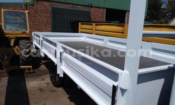 Acheter Occasion Utilitaire Nissan UD Blanc à Bulawayo, Bulawayo Acheter Occasion Utilitaire Nissan UD Blanc à Bulawayo, Bulawayo