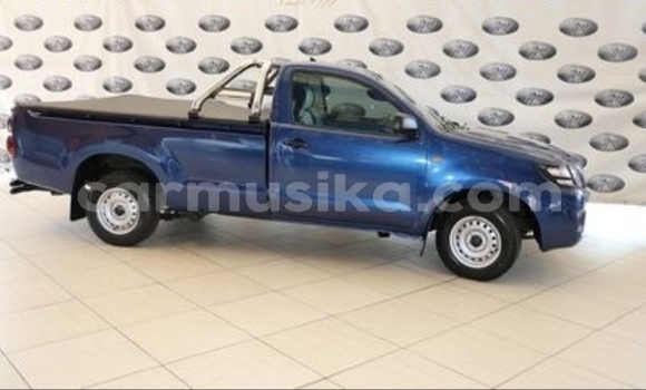 Buy Used Toyota Hilux Blue Car in Beitbridge in Matabeleland South