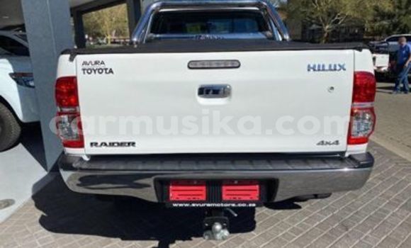 Tenga Tsaru Toyota Hilux Chena Mota in Beitbridge in Matabeleland South Tenga Tsaru Toyota Hilux Chena Mota in Beitbridge in Matabeleland South