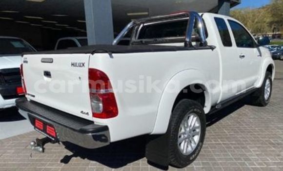 Tenga Tsaru Toyota Hilux Chena Mota in Beitbridge in Matabeleland South Tenga Tsaru Toyota Hilux Chena Mota in Beitbridge in Matabeleland South