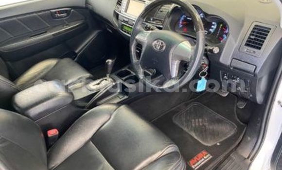 Acheter Occasion Voiture Toyota Fortuner Blanc à Beitbridge, Matabeleland South Acheter Occasion Voiture Toyota Fortuner Blanc à Beitbridge, Matabeleland South