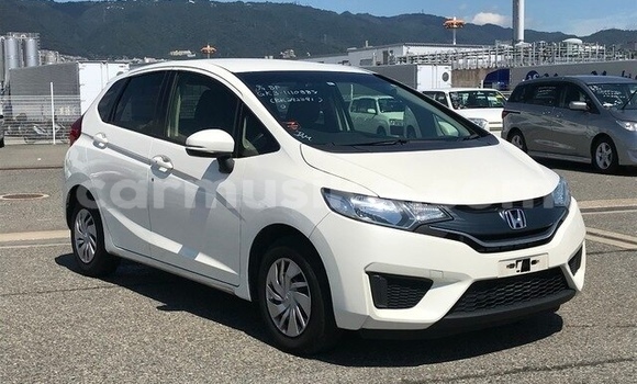 Acheter Occasion Voiture Honda Fit Blanc à Beitbridge, Matabeleland South Acheter Occasion Voiture Honda Fit Blanc à Beitbridge, Matabeleland South