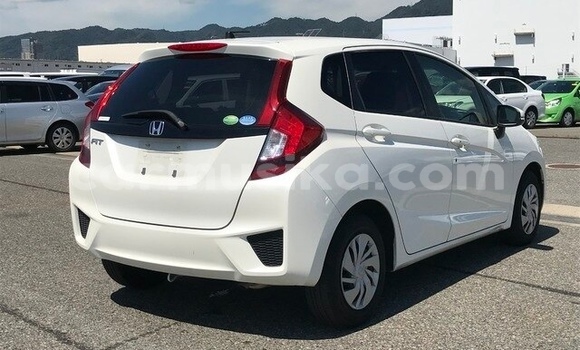 Acheter Occasion Voiture Honda Fit Blanc à Beitbridge, Matabeleland South Acheter Occasion Voiture Honda Fit Blanc à Beitbridge, Matabeleland South