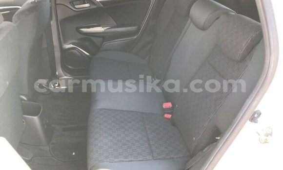 Acheter Occasion Voiture Honda Fit Blanc à Beitbridge, Matabeleland South Acheter Occasion Voiture Honda Fit Blanc à Beitbridge, Matabeleland South