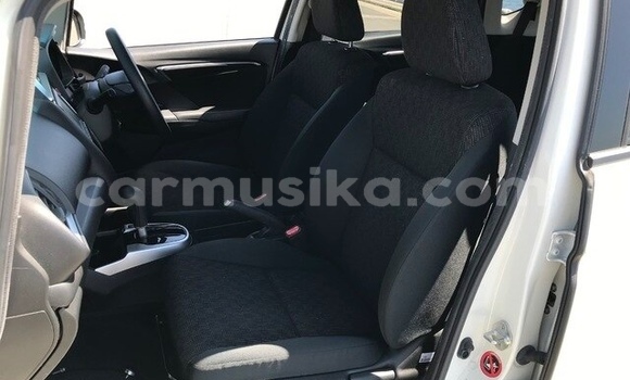 Acheter Occasion Voiture Honda Fit Blanc à Beitbridge, Matabeleland South Acheter Occasion Voiture Honda Fit Blanc à Beitbridge, Matabeleland South