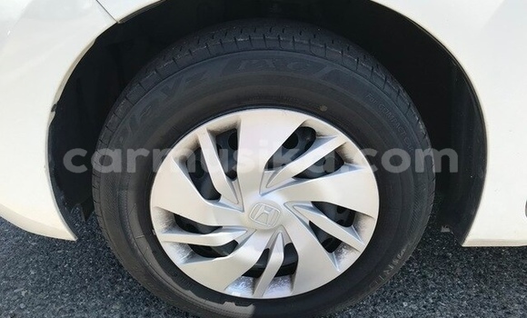 Acheter Occasion Voiture Honda Fit Blanc à Beitbridge, Matabeleland South Acheter Occasion Voiture Honda Fit Blanc à Beitbridge, Matabeleland South