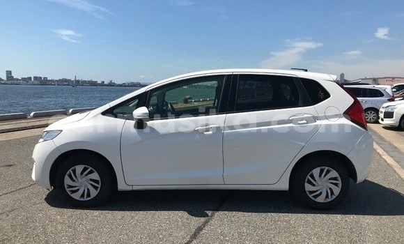 Acheter Occasion Voiture Honda Fit Blanc à Beitbridge, Matabeleland South Acheter Occasion Voiture Honda Fit Blanc à Beitbridge, Matabeleland South