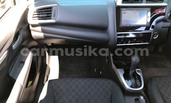 Acheter Occasion Voiture Honda Fit Blanc à Beitbridge, Matabeleland South Acheter Occasion Voiture Honda Fit Blanc à Beitbridge, Matabeleland South