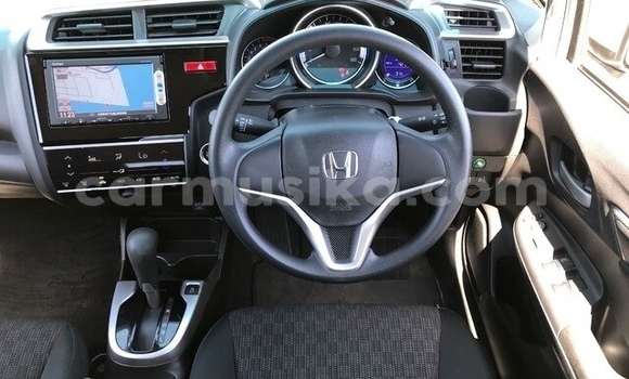 Acheter Occasion Voiture Honda Fit Blanc à Beitbridge, Matabeleland South Acheter Occasion Voiture Honda Fit Blanc à Beitbridge, Matabeleland South