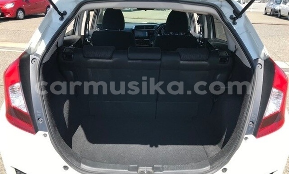 Acheter Occasion Voiture Honda Fit Blanc à Beitbridge, Matabeleland South Acheter Occasion Voiture Honda Fit Blanc à Beitbridge, Matabeleland South