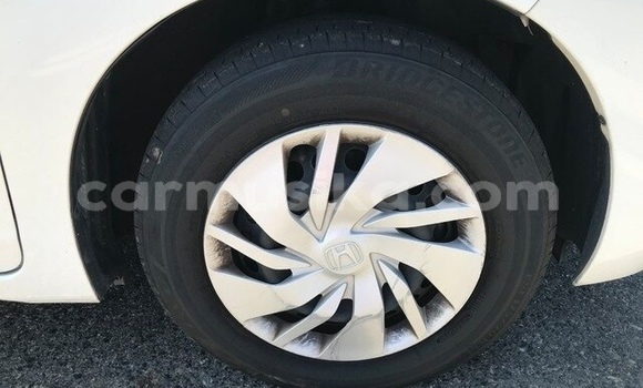 Acheter Occasion Voiture Honda Fit Blanc à Beitbridge, Matabeleland South Acheter Occasion Voiture Honda Fit Blanc à Beitbridge, Matabeleland South