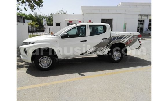Buy Import Mitsubishi L200 White Car in Import - Dubai in Harare Buy Import Mitsubishi L200 White Car in Import - Dubai in Harare