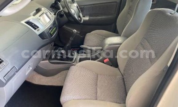 Acheter Occasion Voiture Toyota Hilux Blanc à Beitbridge, Matabeleland South Acheter Occasion Voiture Toyota Hilux Blanc à Beitbridge, Matabeleland South