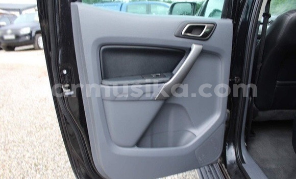 Nunua Ilio tumika Ford Ranger Nyeusi Gari ndani ya Beitbridge nchini Matabeleland Kusini Nunua Ilio tumika Ford Ranger Nyeusi Gari ndani ya Beitbridge nchini Matabeleland Kusini