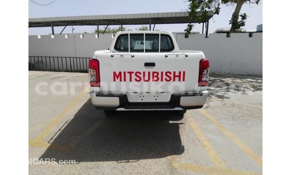 Buy Import Mitsubishi L200 White Car in Import - Dubai in Harare Buy Import Mitsubishi L200 White Car in Import - Dubai in Harare